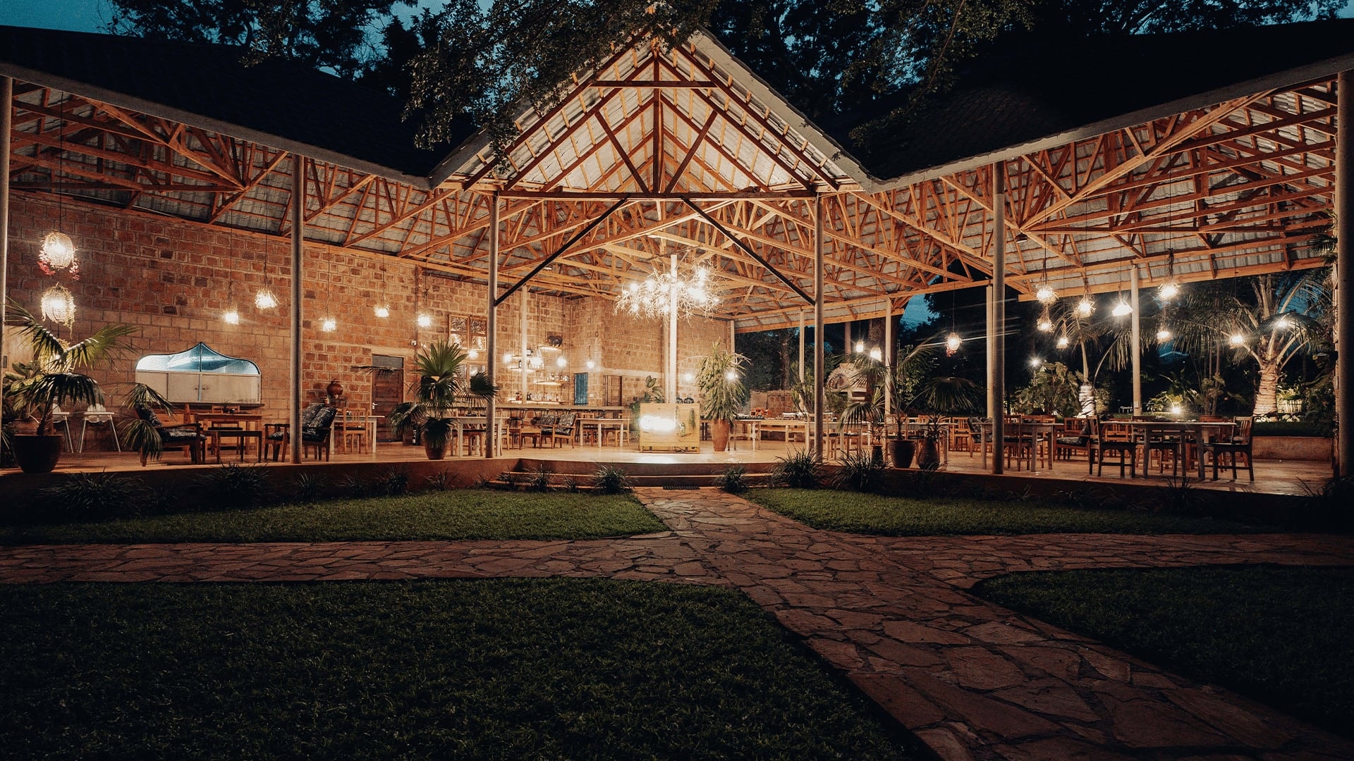 Chanya Lodge