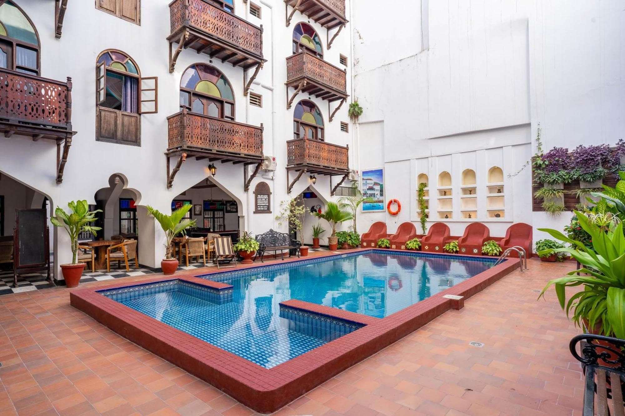 Dhow Palace Hotel