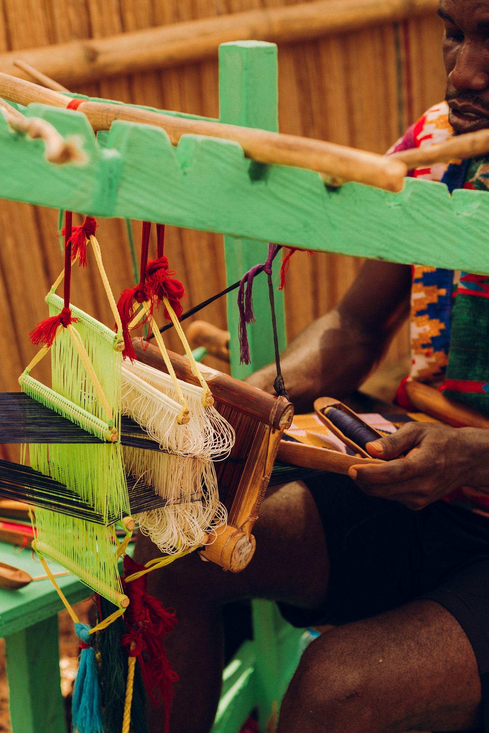Bonwire & Ntonso – Kente-Weber und Adinkra-Handwerker