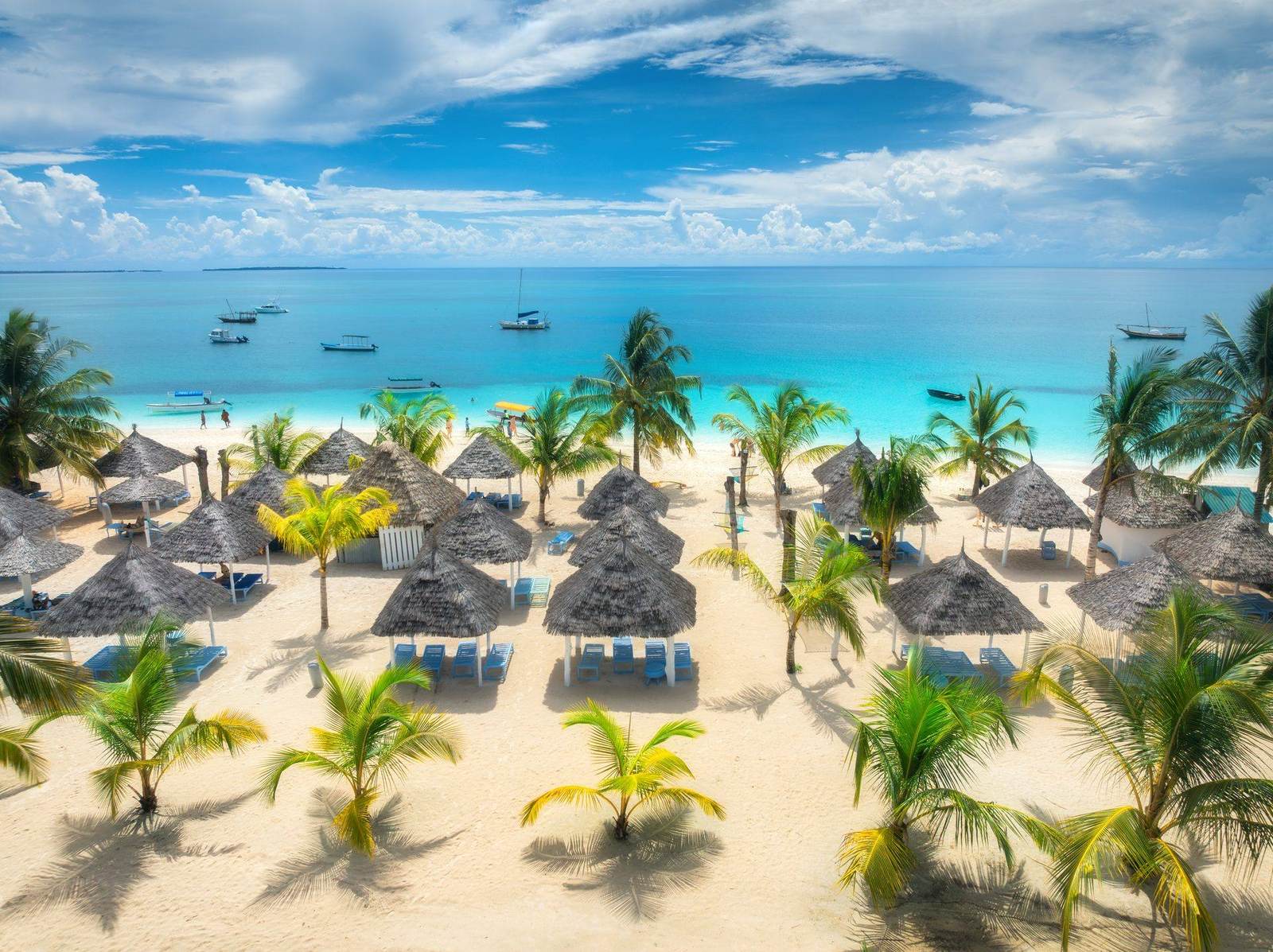 Diani Beach – Weißer Sandstrand mit Palmen am Indischen Ozean, Kenia