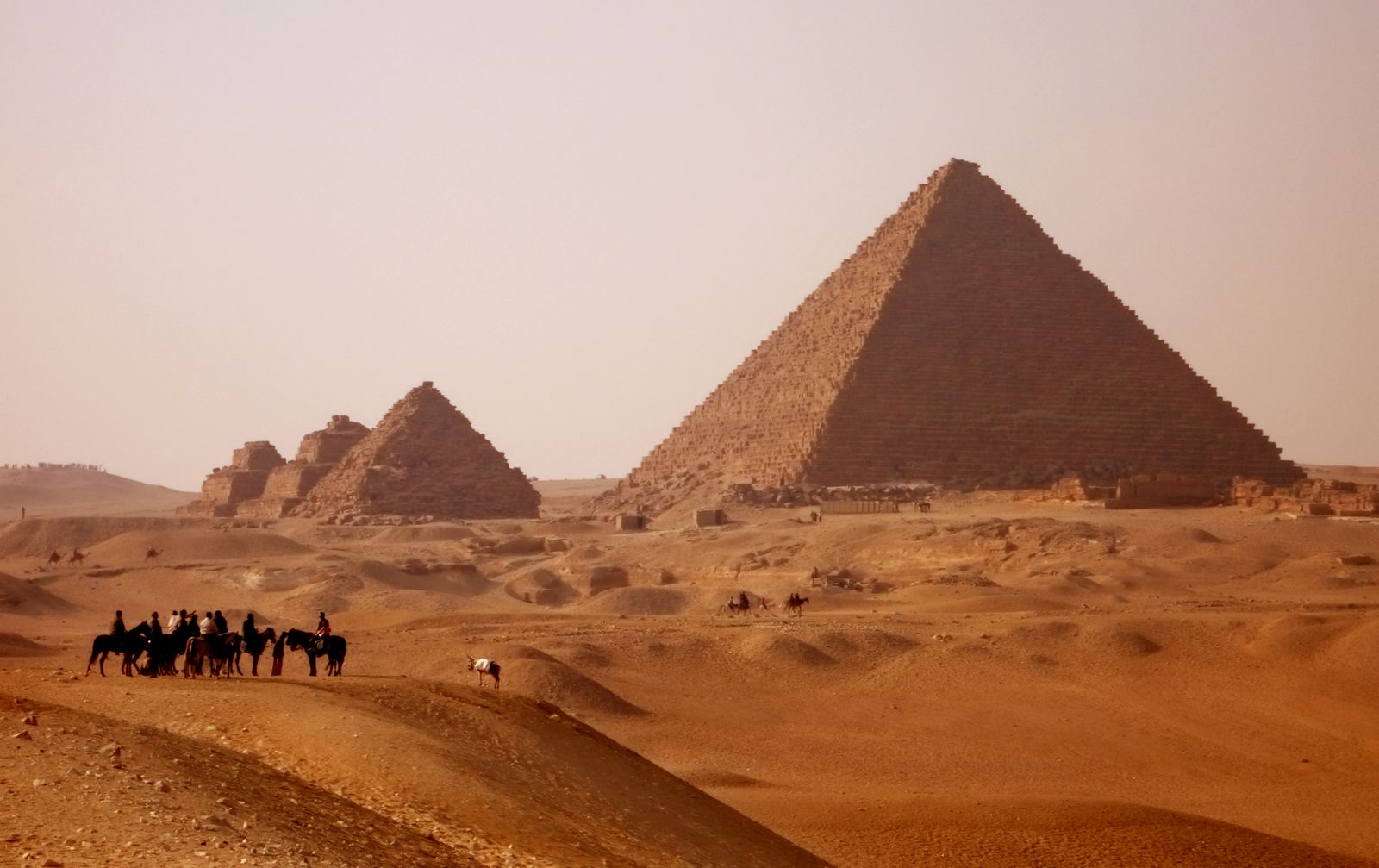 Grand Egyptian Museum & Pyramiden von Gizeh