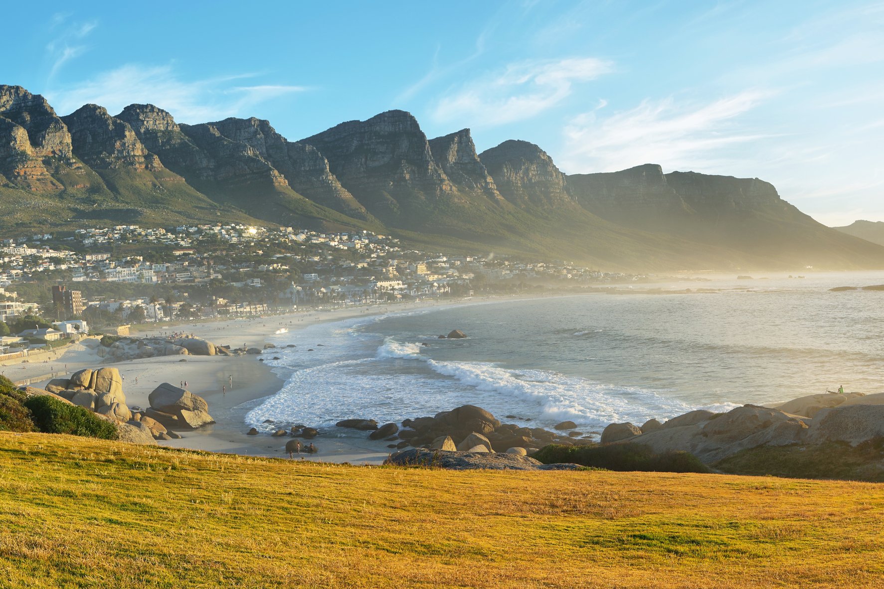 Kapstadt Küstenblick mit Tafelberg und Atlantik vom Twelve Apostles Hotel