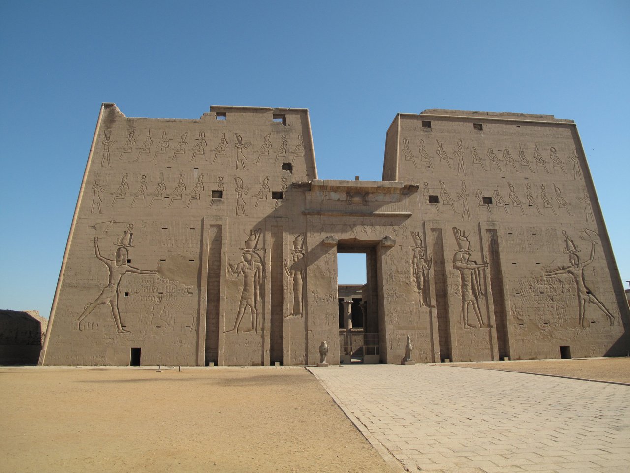 Edfu – Horus-Tempel & Weiterfahrt nach Luxor