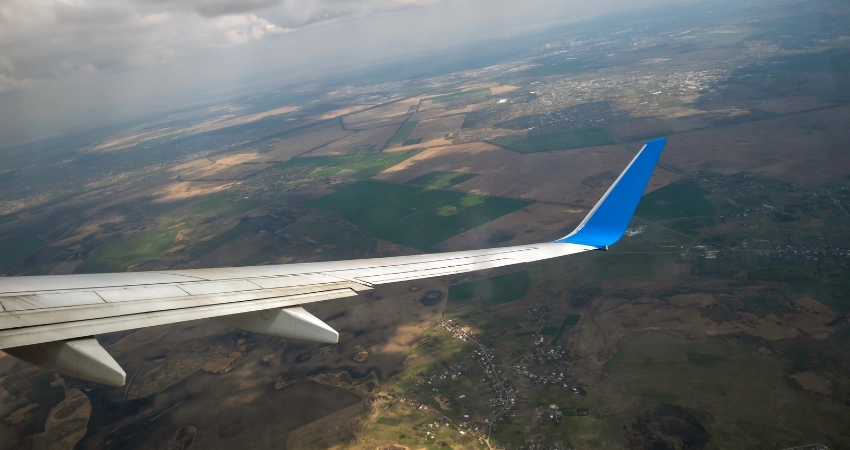 Traditionelle Bootstour und Schnorcheln in den türkisblauen Gewässern Sansibar.