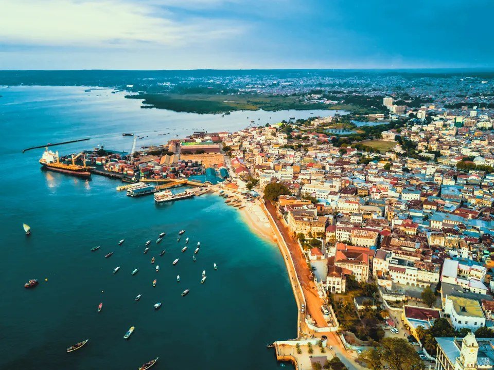 Stone Town auf Sansibar – UNESCO-Weltkulturerbe mit historischer Altstadt und Hafen.