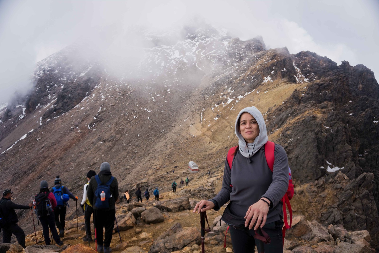 Lava Tower auf 4.630 m und Abstieg ins Barranco-Tal – Akklimatisierung auf der Lemosho Route.