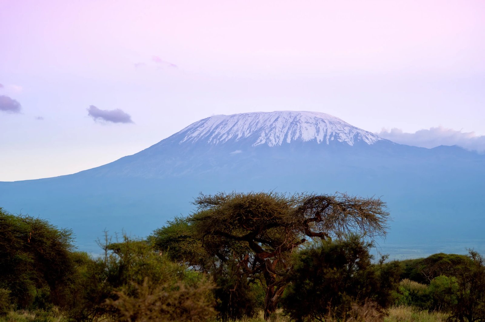 Uhuru Peak (5.895 m) – Gipfel des Kilimandscharo, höchster Punkt Afrikas.
