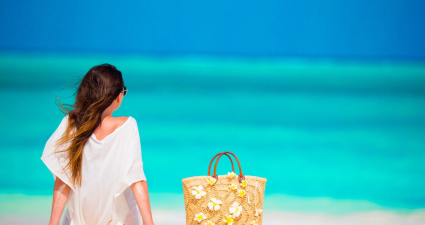 Atemberaubende Aussicht auf den Ngorongoro-Krater, eines der dichtesten Wildtiergebiete Afrikas – ideal für einen unvergesslichen Sansibar-Urlaub