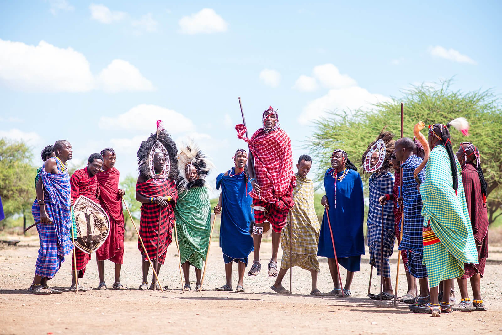 Tausende Gnus und Zebras während der großen Migration in der Serengeti, Tansania Safari.