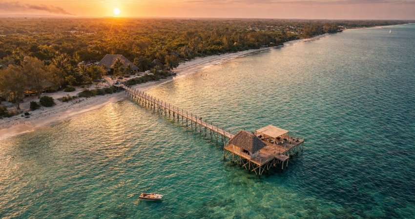 Romantic lodge moments - privacy with savanna views