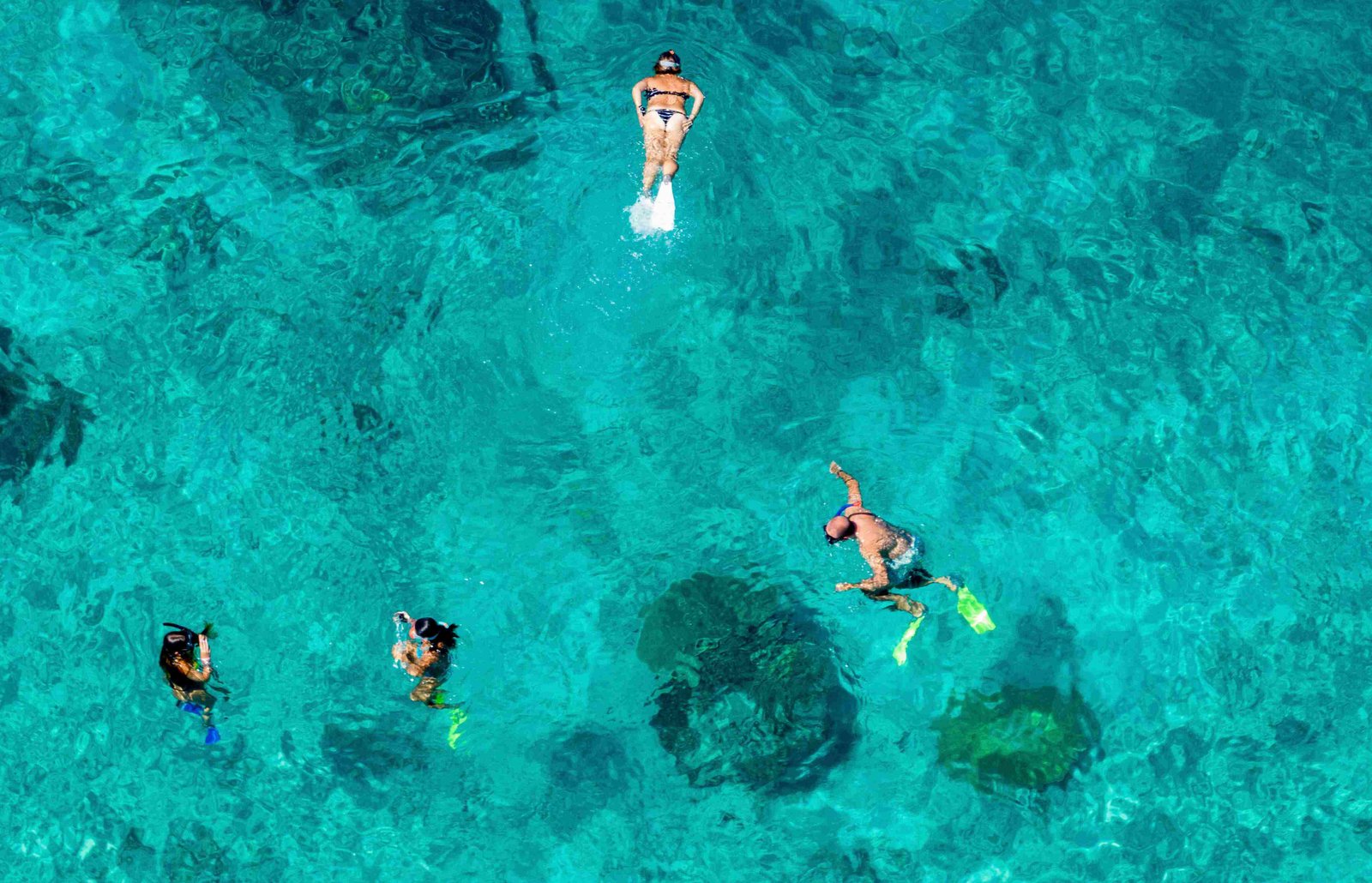 Kristallklares Wasser beim Schnorcheln am Mnemba Atoll – Sansibar